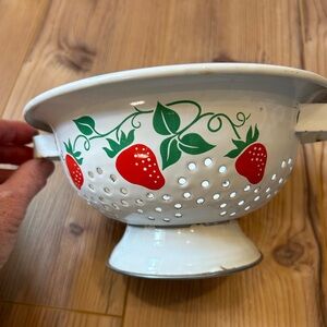 Teleflora metal painted Strainer